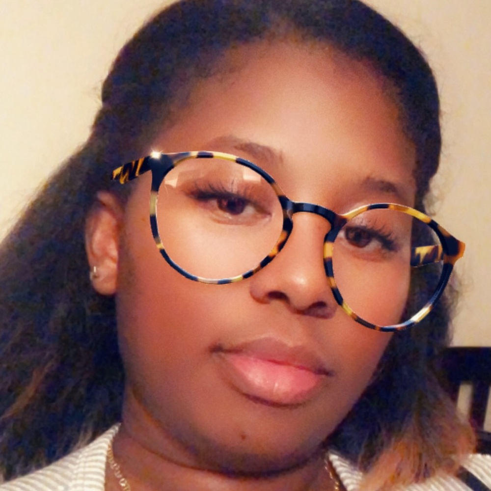 Meet your Posher, Davona